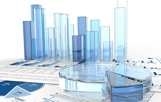 Datenblätter mit Diagrammen und Zahlen; 3D-Kreisdiagramm und Säulendiagramm in leicht transparenter Darstellung.