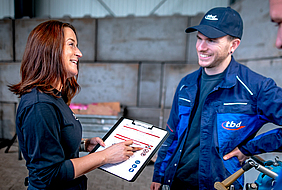 SiFa Virginia Meenken im Gespräch mit den TBD-Mitarbeitern Hauke Heyen und Marcel Freese.