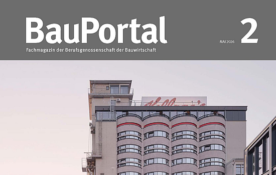 Titelseite der Ausgabe BauPortal 2-2026, die als Titelmotiv das zum Hotel umgebaute Getreidesilo von Kellogg's zeigt und weitere Themen im Kasten ankündigt. 