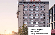 Titelseite der Ausgabe BauPortal 2-2026, die als Titelmotiv das zum Hotel umgebaute Getreidesilo von Kellogg's zeigt und weitere Themen im Kasten ankündigt. 