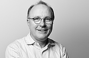 „Im Ausschuss bin ich nah an den Menschen und erlebe das Leben, wie es ist.“ Edgar Glasner, Versichertenvertreter, Mitglied der Vertreterversammlung, Ed. Züblin AG Portaitaufnahme von Edgar Glasner, Mitglied der Vertreterversammlung der BG BAU