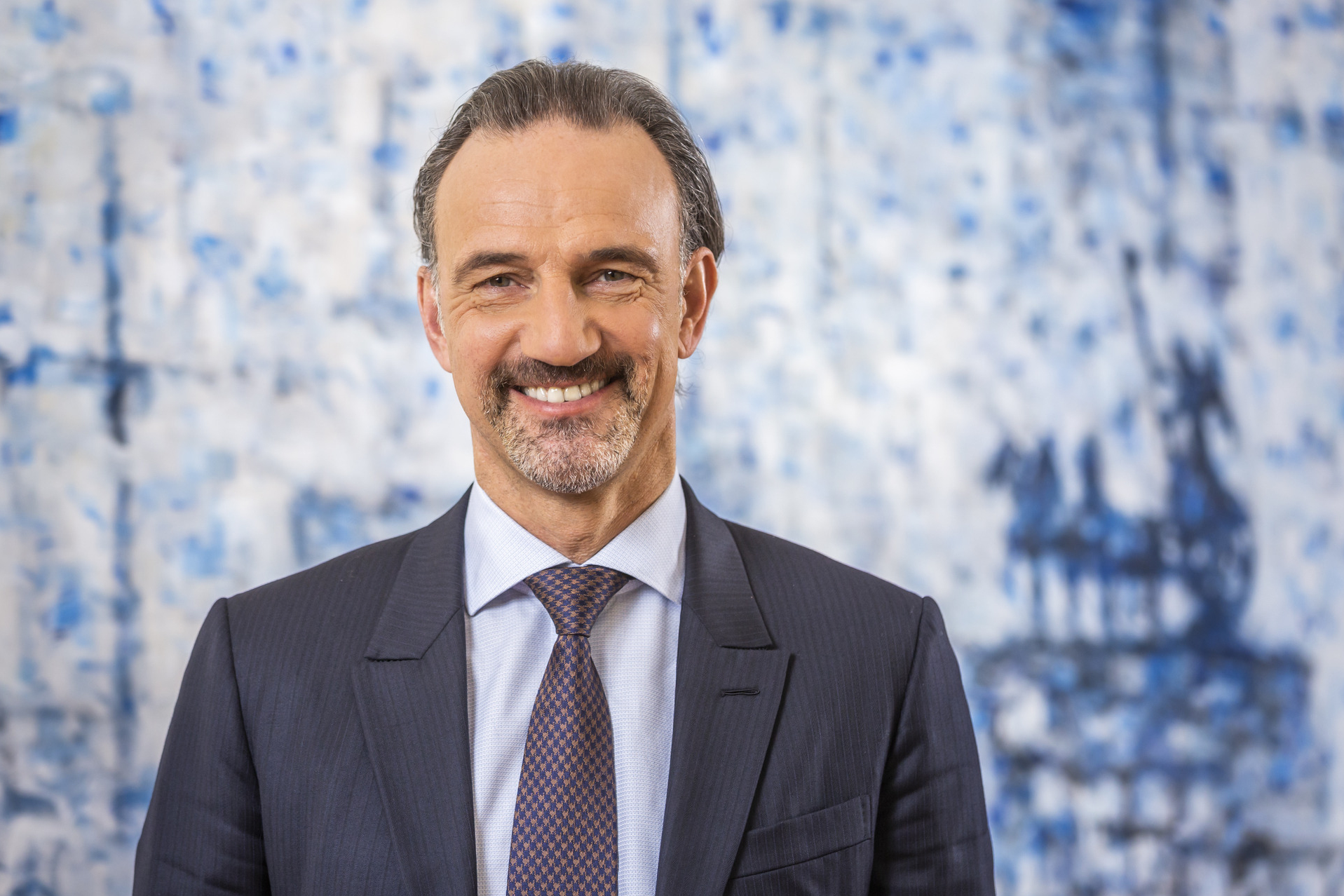 „In der Selbstverwaltung verfolgen wir gemeinsam das Ziel, den Arbeitsschutz in der Praxis zu verbessern.“ Dirk Müller, Arbeitgebervertreter, alternierender Vorsitzender des Vorstands, Dirk Müller Gebäudedienste GmbH Dirk Müller, Arbeitgebervertreter im Vorstand der BG BAU
