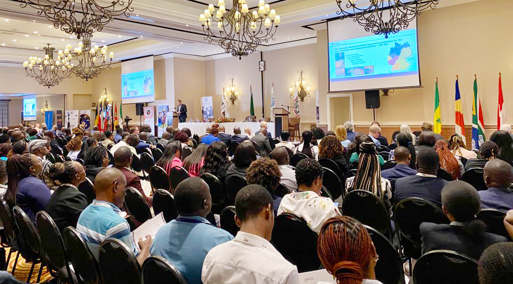 Teilnehmende der Internationalen Konferenz zu Vision Zero in Sambia am 7. und 8. November 2023.