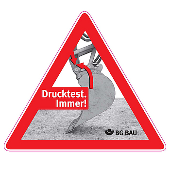 Aufkleber "Drucktest. Immer!" beim Bagger