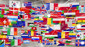 Viele verschiedene Länderflaggen und ein Netzwerk schweben zwischen den Händen eines Mannes.