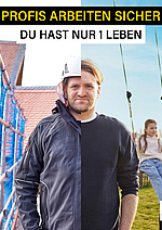 Kampagnenbild mit "geteilten" Mann. Die linke Hälfte trägt Arbeitskleidung und steht auf einer Baustelle, die rechte Hälfte trägt Freizeitkleidung und steht im Garten mit drei Kindern.