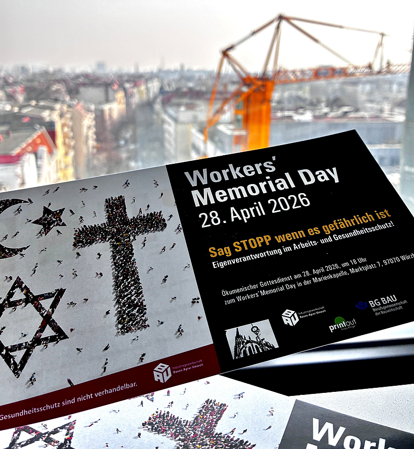 Titelbild der Einladung zum Workers' Memorial Day 2026 mit Bau-Kran im Hintergrund.